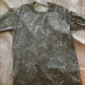 lululemon camo patterned t shirt